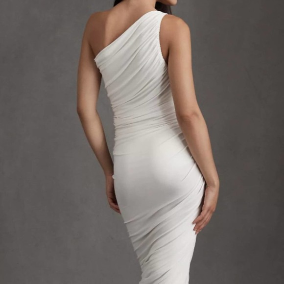 Norma Kamali Diana One-Shoulder Ruched Midi Dress - Picture 5 of 9